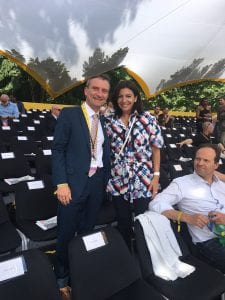 OB Geisel und seine Amtskollegin Paris Anne Hidalgo bei der Tour de France in Paris Foto: Stadt Düsseldorf